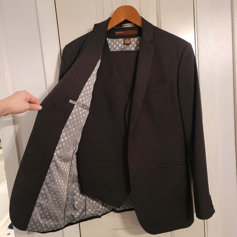 Perry Ellis 3-Piece suit
